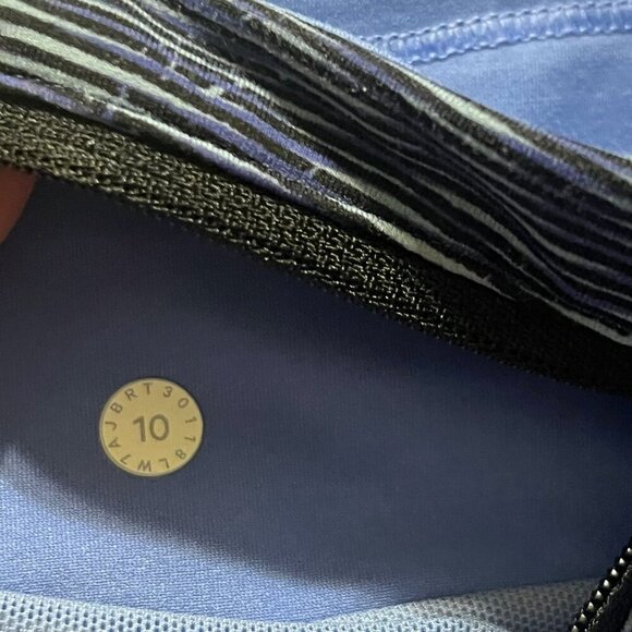 Lululemon Womens Speedup Shorts Size 10 lavender purple Lightweight Breathable - Picture 5 of 6